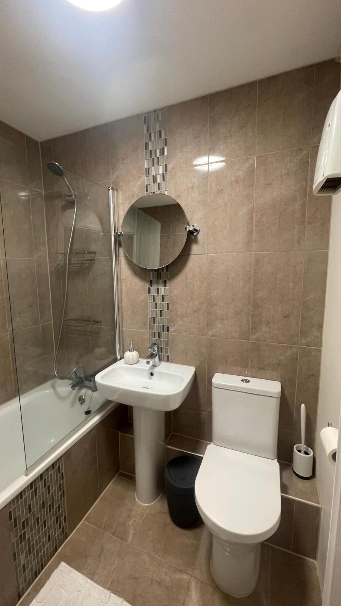 Entire Home With Private Entrance Earley Esterno foto
